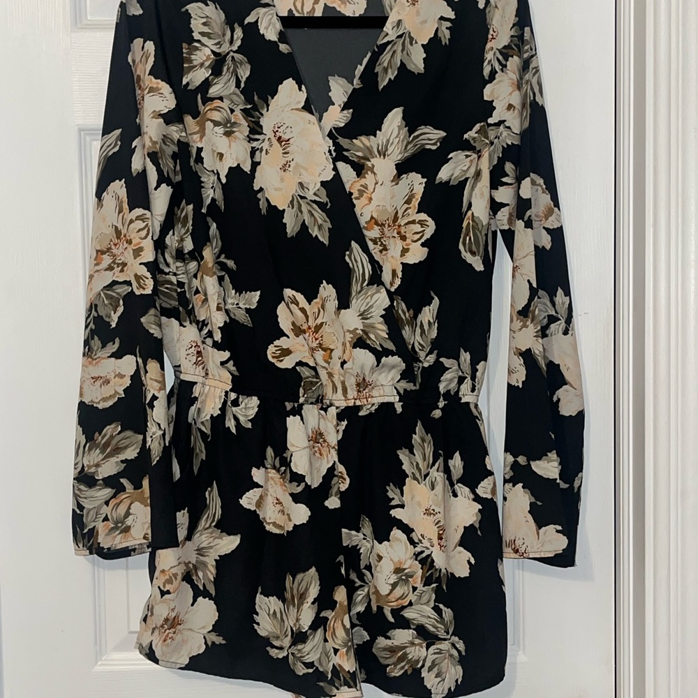 Lulus Black Floral Long Sleeve Romper – Size Medium